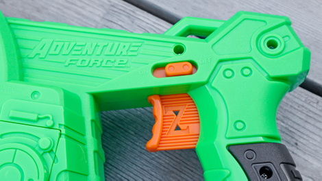 An on/off switch is used to power on the blaster, but it’s not the ideal solution.